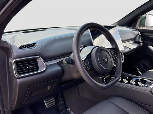 New 2025 VinFast VF 8 Plus AWD/4WD image 9