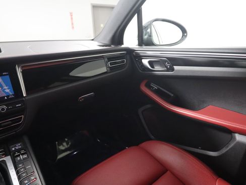 Certified 2019 Porsche Macan S AWD/4WD image 14