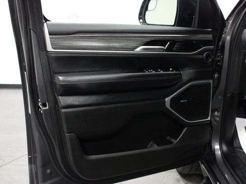 Used 2024 Jeep Wagoneer Series II w/ Flexible Seating Group AWD/4WD image 11