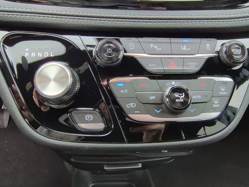 New 2026 Chrysler Pacifica Select w/ S Appearance Package FWD image 31