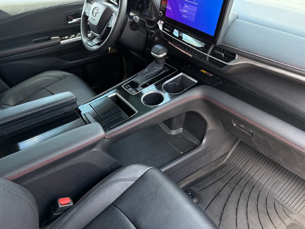 Certified 2025 Toyota Sienna XSE FWD image 17