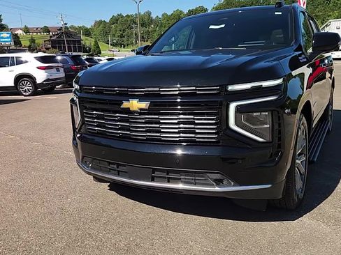 Used 2025 Chevrolet Tahoe High Country AWD/4WD image 11