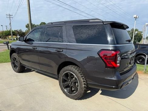 Used 2024 Ford Expedition Limited AWD/4WD image 8