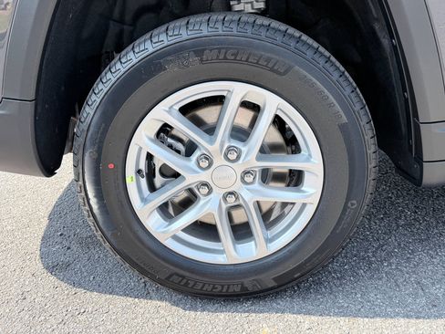 New 2026 Jeep Grand Cherokee L Laredo RWD image 32