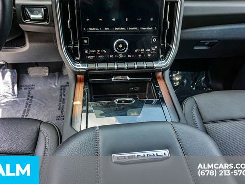 Used 2025 GMC Yukon XL Denali image 42