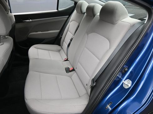 Used 2020 Hyundai Elantra SE image 23