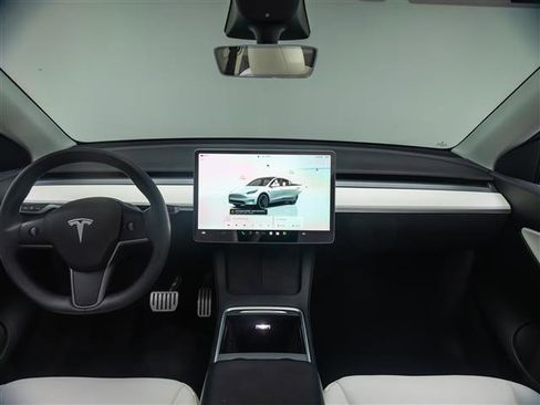 Used 2022 Tesla Model Y Performance image 14