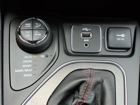 Used 2023 Jeep Cherokee Trailhawk w/ Trailer Tow Group AWD/4WD image 18