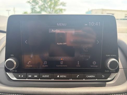 Used 2025 Nissan Rogue SV w/ SV Premium Package FWD image 39