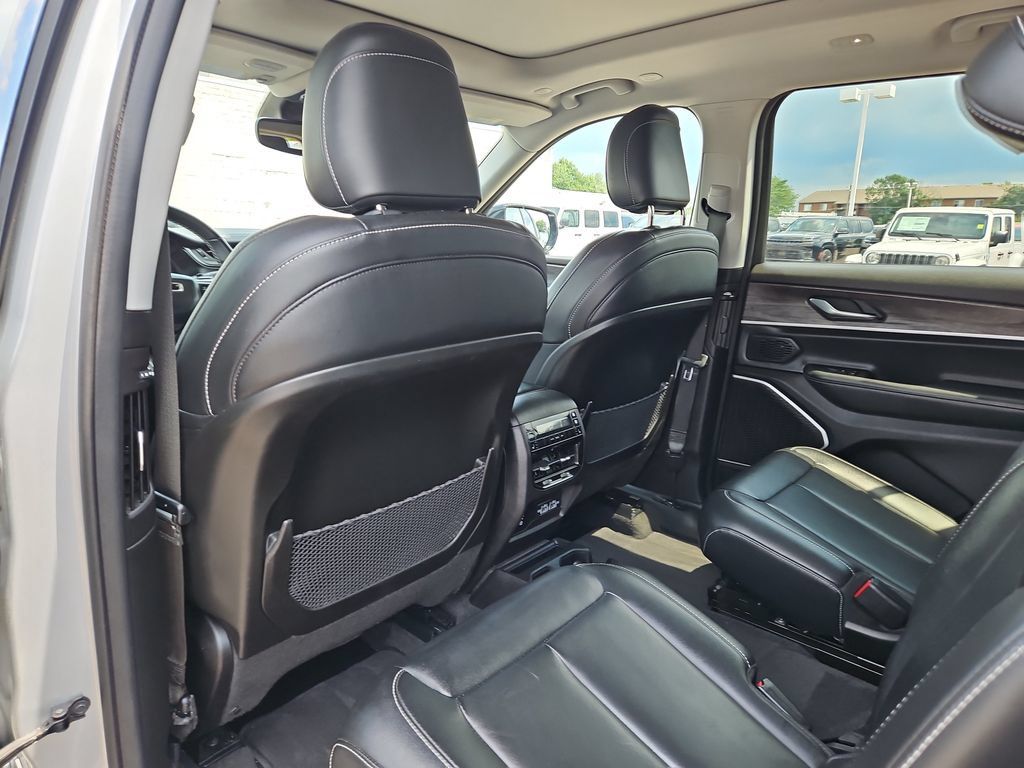 Used 2022 Jeep Grand Cherokee L Limited AWD/4WD image 16
