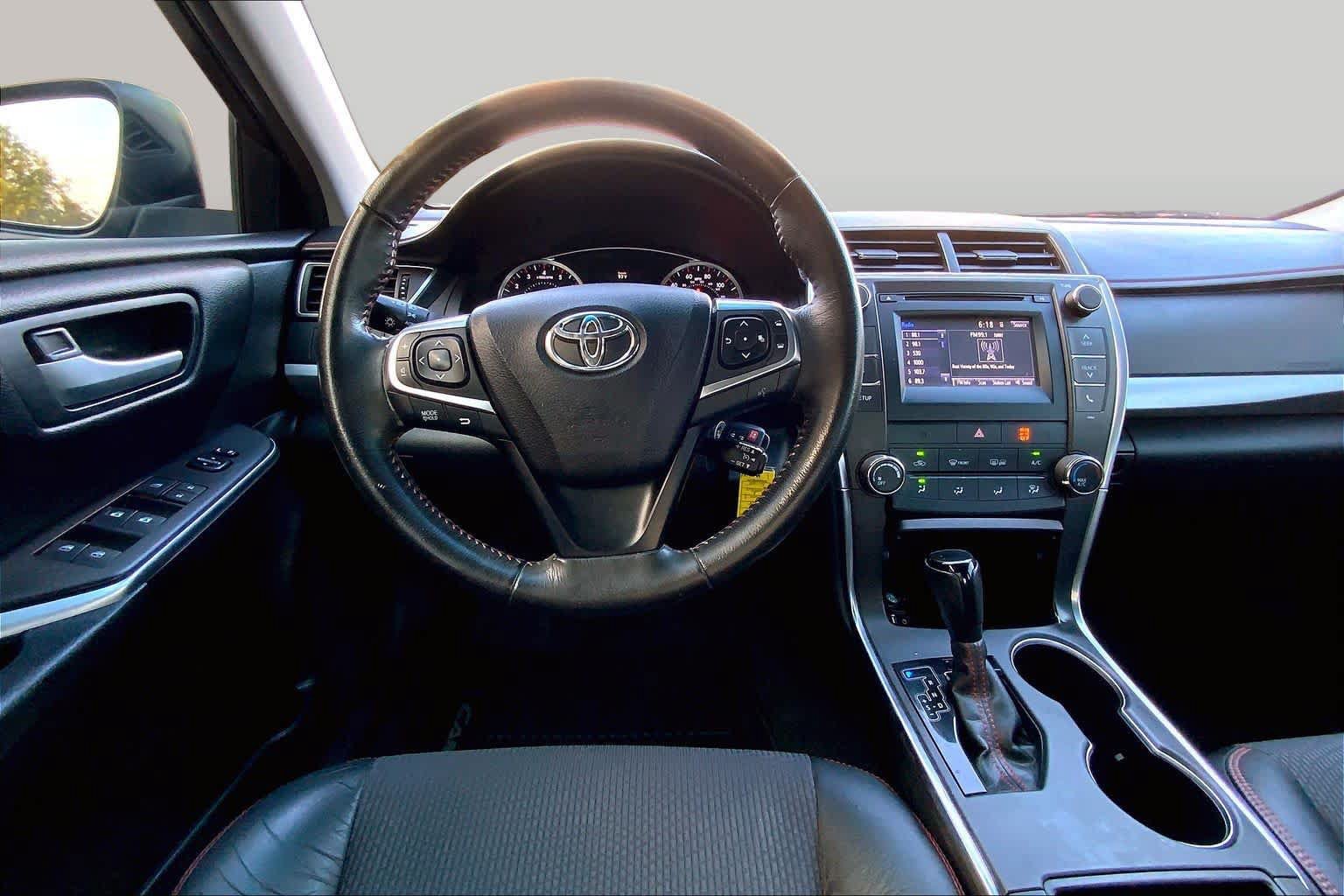Used 2016 Toyota Camry SE FWD image 6