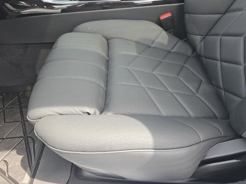 New 2025 BMW i7 xDrive60 w/ Premium Package image 19