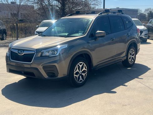 Used 2019 Subaru Forester Premium w/ All-Weather Package image 5