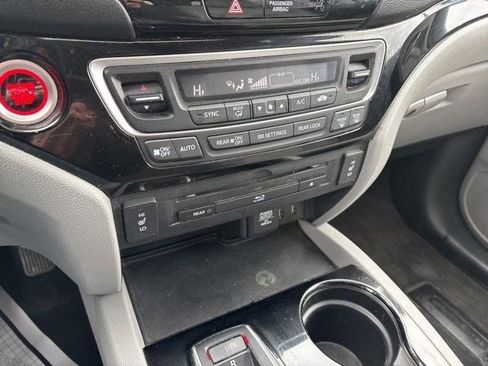 Used 2016 Honda Pilot Touring image 23