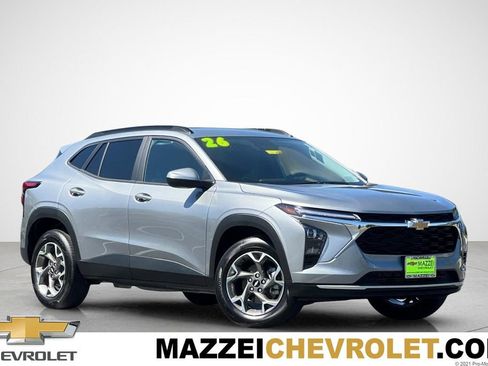 Used 2026 Chevrolet Trax LT FWD image 1