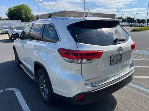 Used 2019 Toyota Highlander XLE w/ Carpet Mat Package (TMS) FWD image 8