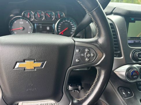 Used 2019 Chevrolet Suburban LT RWD image 13