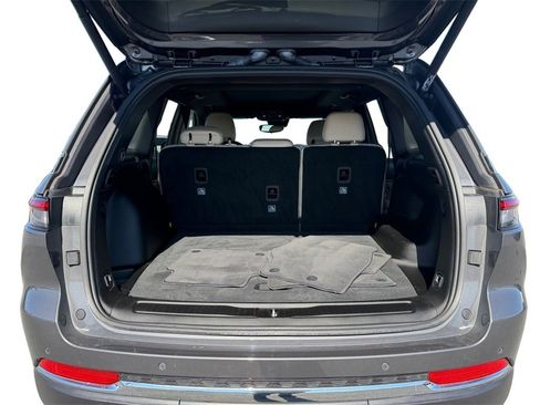 Used 2024 Jeep Grand Cherokee Limited image 19