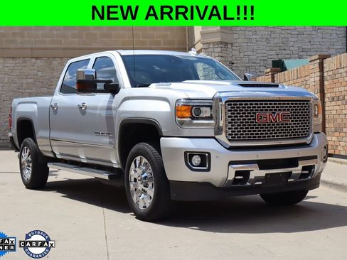 Used 2017 GMC Sierra 2500 Denali w/ Duramax Plus Package AWD/4WD image 1