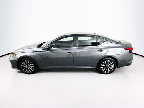 Used 2024 Nissan Altima 2.5 SV FWD image 4