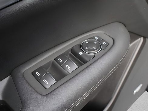 New 2026 Cadillac XT5 Luxury w/ LPO, ONYX Package image 11