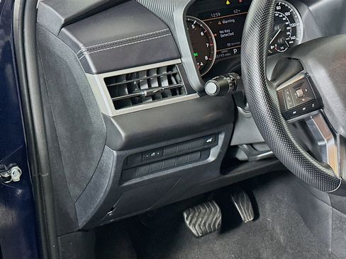 Used 2024 Mitsubishi Outlander SE image 17