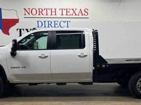 Used 2022 Chevrolet Silverado 2500 LT w/ Convenience Package image 9