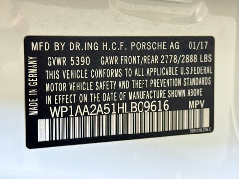 Used 2017 Porsche Macan AWD/4WD image 24