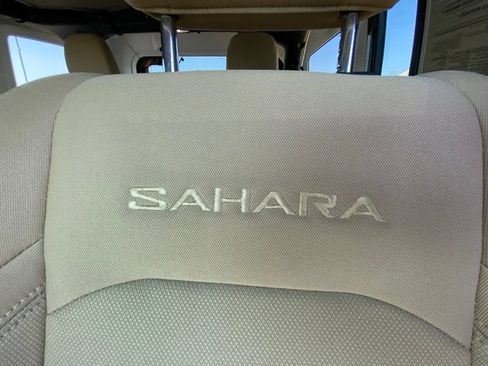 Used 2022 Jeep Wrangler Unlimited Sahara AWD/4WD image 28