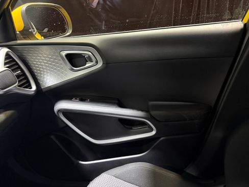 Used 2020 Kia Soul LX image 16