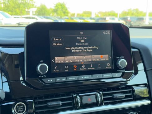 Used 2022 Nissan Pathfinder SV w/ SV Black Package image 17