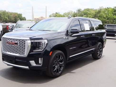 Used 2023 GMC Yukon XL Denali RWD image 5