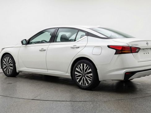 Used 2025 Nissan Altima 2.5 SV FWD image 6