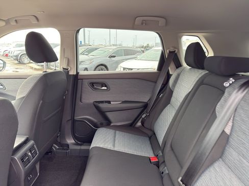 Certified 2023 Nissan Rogue SV image 32