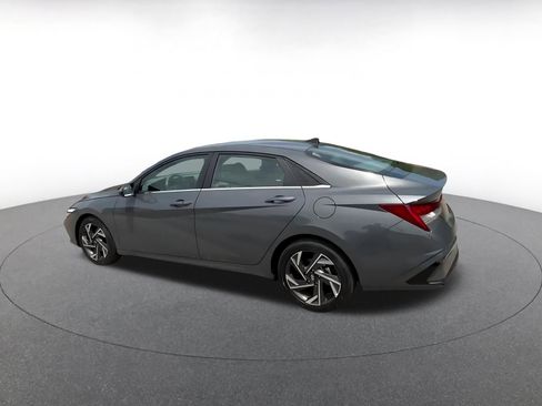 Used 2025 Hyundai Elantra SEL FWD image 10