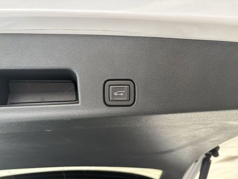 Certified 2024 Chevrolet Traverse RS image 17