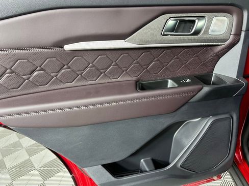 Used 2025 Ford Explorer Platinum w/ Ultimate Package image 30