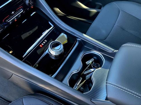 New 2025 Jeep Grand Cherokee Laredo image 5