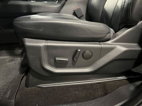 Used 2023 Ford Expedition XLT AWD/4WD image 24