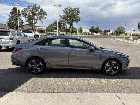 Used 2021 Hyundai Elantra Limited FWD image 4