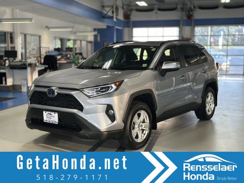 Used 2021 Toyota RAV4 XLE w/ Convenience Package AWD/4WD image 1