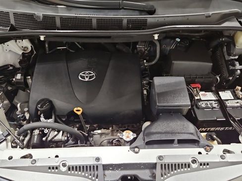 Used 2019 Toyota Sienna Limited image 27