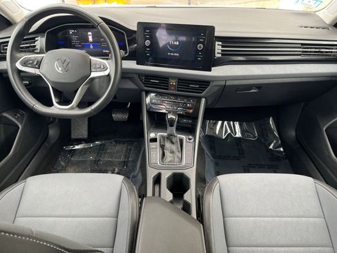 Used 2025 Volkswagen Jetta SE image 30