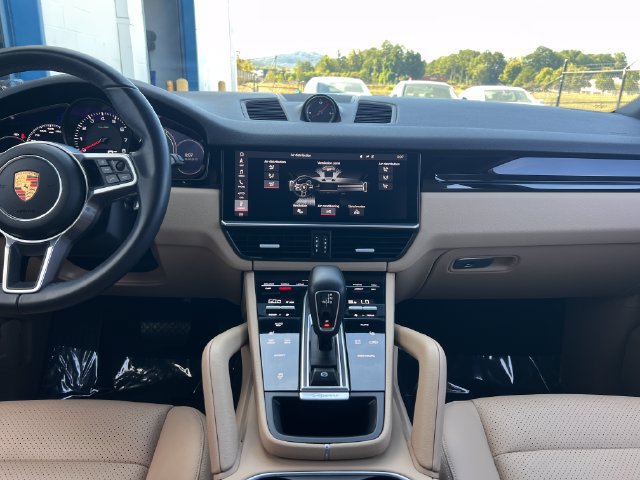 Used 2019 Porsche Cayenne AWD/4WD image 16