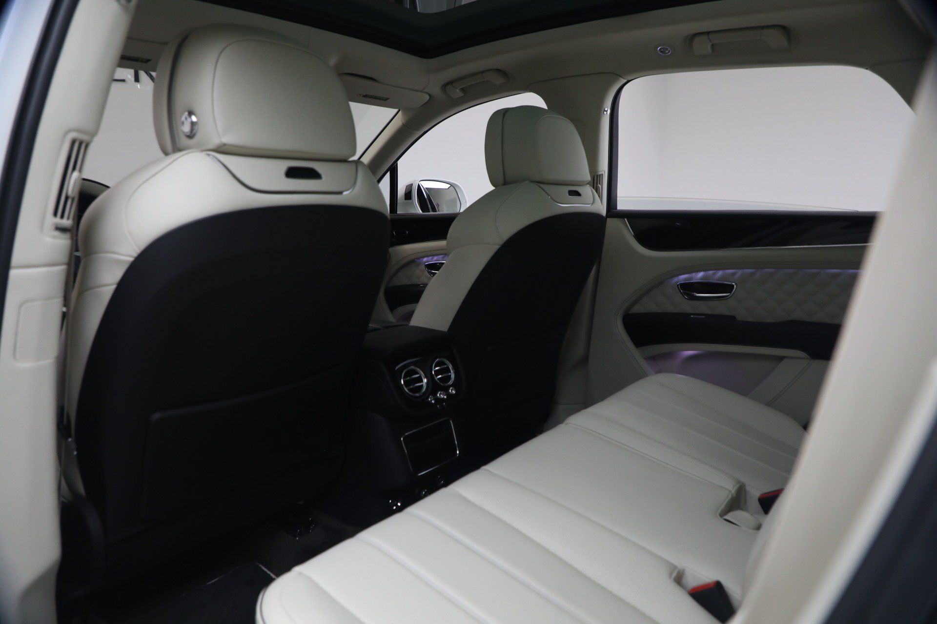 Certified 2022 Bentley Bentayga AWD/4WD image 22