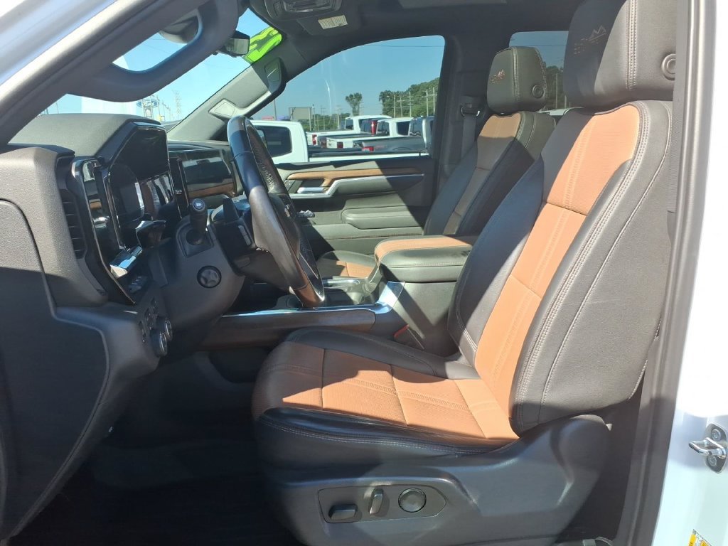 Used 2023 Chevrolet Silverado 1500 High Country w/ High Country Premium Package AWD/4WD image 16