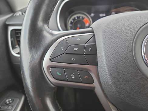 Used 2019 Jeep Cherokee Limited image 11