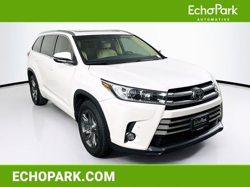 Used 2017 Toyota Highlander Limited Platinum FWD image 1
