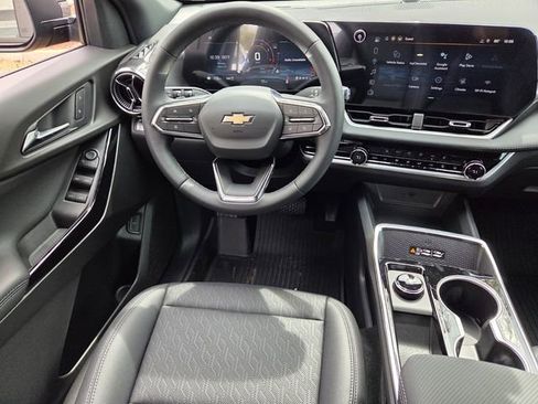 New 2026 Chevrolet Equinox LT w/ Convenience Package II AWD/4WD image 17