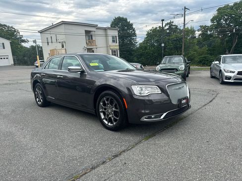 Used 2019 Chrysler 300 Limited AWD/4WD image 6